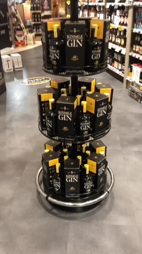 💥🍸 FLASH SALE: Our KINSALE GIN was €40 and now Only €25 at selected @supervalu_irl stores nationwide. 💥 Act fast as this is a limited special offer, running until 10th November 2022.

📍@supervalu_kinsale_smiths
📸 @ben_7_7 

 💛 Simply look for “THE GIN WITH THE FIN”. 

☘️ Local botanicals are gathered seasonally and sensitively, leaving enough behind for the birds and future crops. The flavour of Kinsale Gin is truly of the Kinsale Irish countryside.

#drinkresponsibly #supervalu  #onsale #flashsale 
#kinsalegin #kinsalespiritco #irishgin
#gin #gnt #irish #ireland