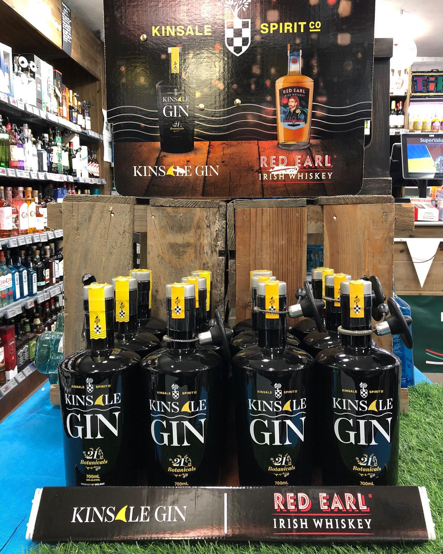 💥🍸 FLASH SALE: Our KINSALE GIN was €40 and now Only €25 at selected @supervalu_irl stores nationwide. 💥 Act fast as this is a limited special offer, running until 9th June 2022.

 💛 Simply look for "THE GIN WITH THE FIN". 

☘️ Local botanicals are gathered seasonally and sensitively, leaving enough behind for the birds and future crops. The flavour of Kinsale Gin is truly of the Kinsale Irish countryside.

📍@supervalu_blackrock , Co. Cork
@ben_7_7 

#drinkresponsibly #supervalu  #onsale #flashsale #blackrock
#kinsalegin #kinsalespiritco #irishgin
#gin #gnt #irish #ireland